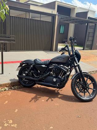 HARLEY-DAVIDSON SPORTSTER IRON 883 